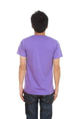 adam boş t-shirt ile 