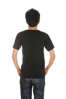 adam boş t-shirt ile 