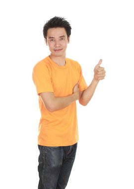başparmak yukarıya ile boş t-shirt erkekte