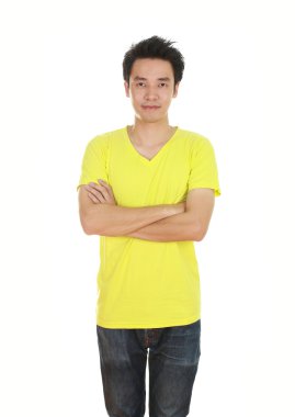 t-shirt giyen adam silah ile geçti