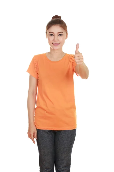 Femme en t-shirt blanc avec les pouces levés — Photo