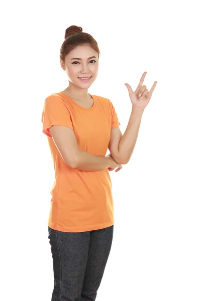 Femme en t-shirt avec signe de la main Je t'aime — Photo