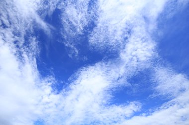 Mavi gökyüzü ve beyaz bulut 