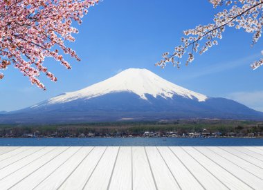 Beyaz ahşap Teras Mt Fuji ile