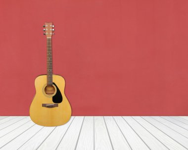 boş boş odada gitar