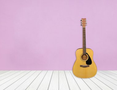 boş boş odada gitar