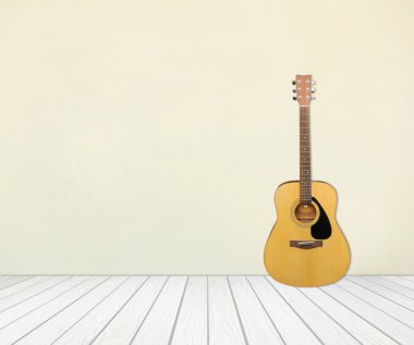 boş boş odada gitar