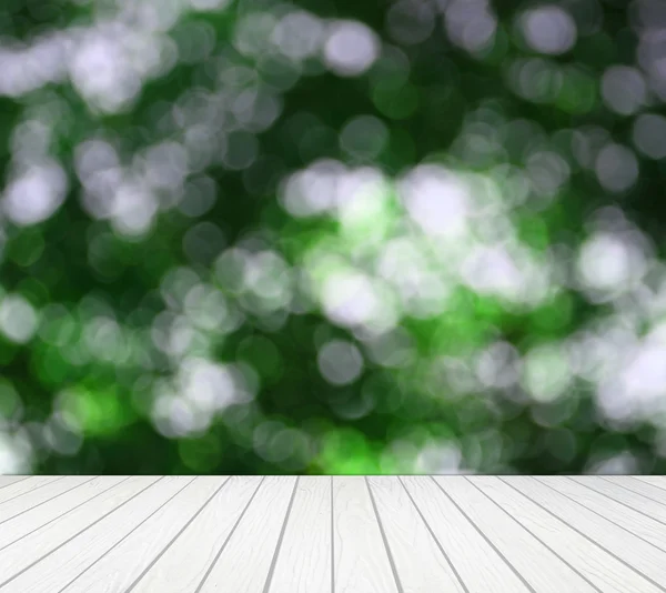 Terrazza in legno bianco con sfocatura astratta e bokeh — Foto Stock