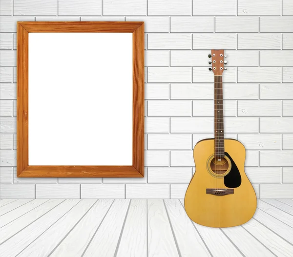 Guitarra y marco de imagen en la habitación —  Fotos de Stock