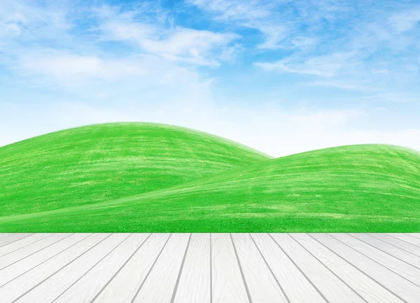 Terraza de madera blanca con campo de hierba —  Fotos de Stock