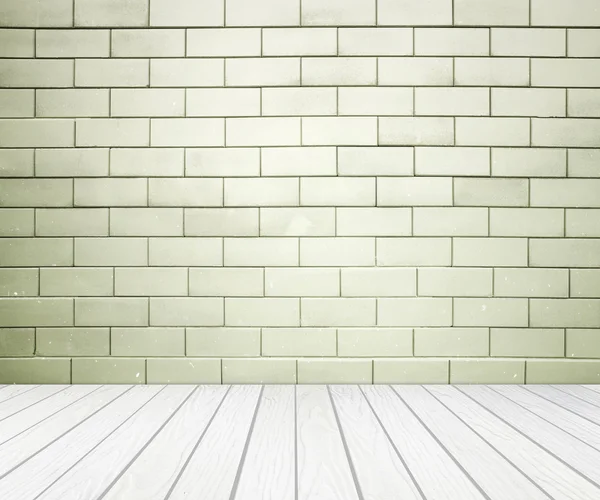 Interior de la habitación con pared de ladrillo y suelo de madera blanca — Foto de Stock