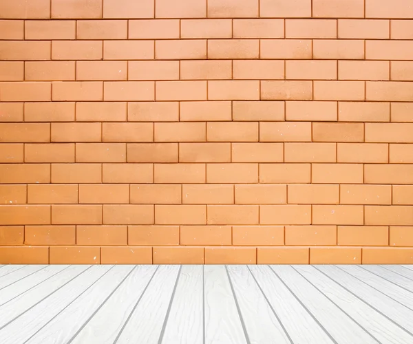 Raumausstattung mit Ziegelwand und weißem Holzboden — Stockfoto