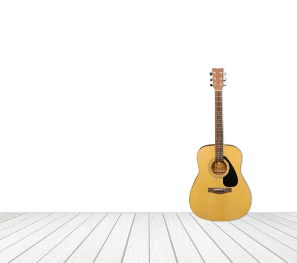 Guitarra con piso de madera blanca — Foto de Stock