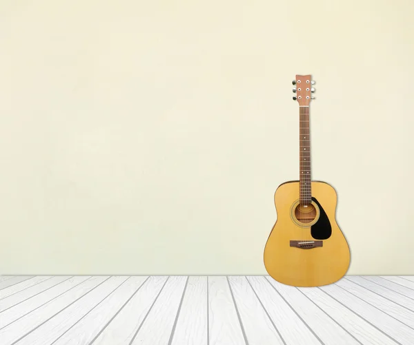 Guitarra en espacio vacío en blanco —  Fotos de Stock