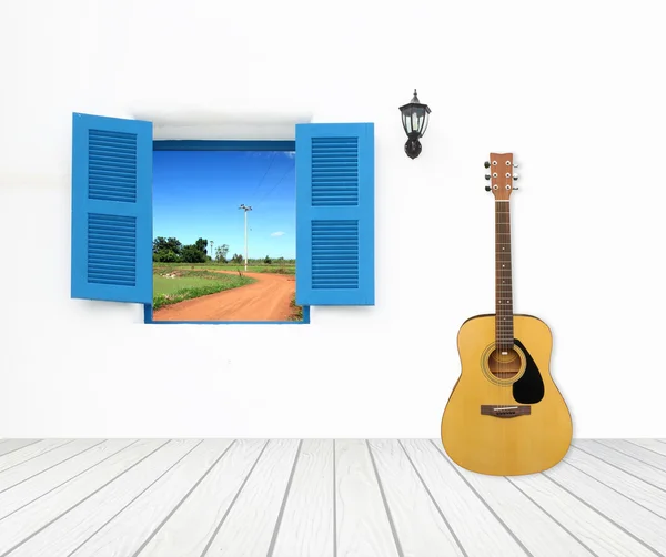 Guitarra con ventana en pared de cemento y suelo de madera —  Fotos de Stock