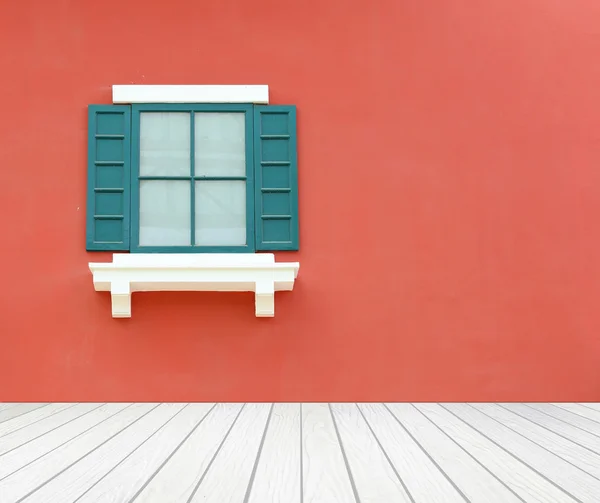 Вікно зі стіною і дерев'яною підлогою — стокове фото