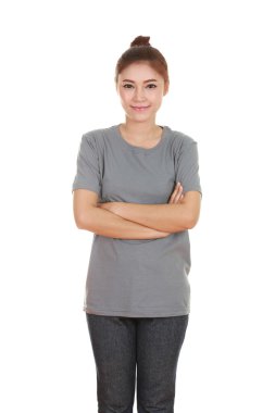 çarpı işareti, kollu t-shirt giyen kadın