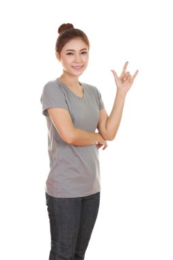 t-shirt kadında el işareti ile seni seviyorum