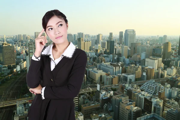 Business woman thinking with city — Stock Photo, Image