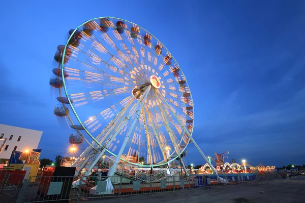 Ferris Wheel at amusement park — Stock Photo, Image