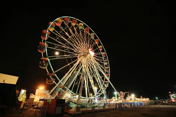 Ferris Wheel at amusement park — Stock Photo, Image