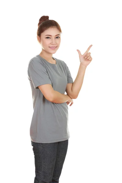 Žena si myšlenky s tričko — Stock fotografie