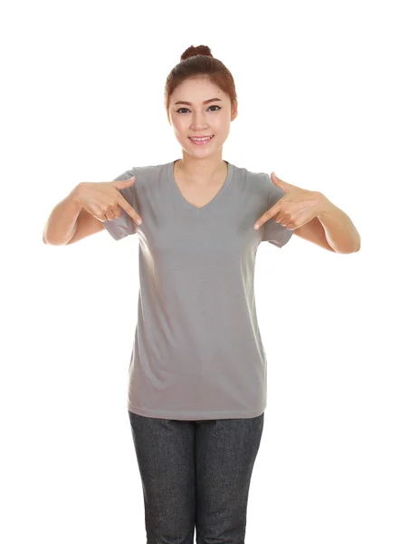 Mladá krásná žena s prázdnou tričko — Stock fotografie