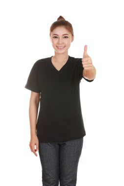 başparmak yukarıya ile boş t-shirt kadında