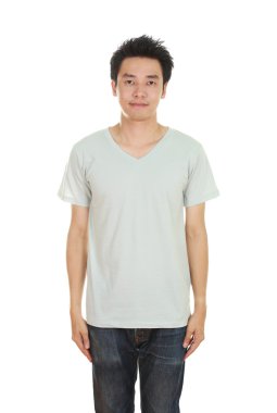 adam boş t-shirt ile