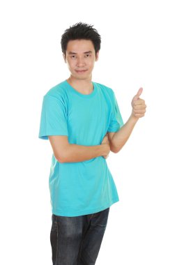 başparmak yukarıya ile boş t-shirt erkekte