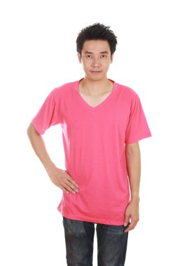 adam boş t-shirt ile