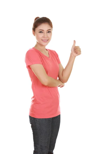 엄지손가락으로 공백 t-셔츠에 있는 여자 — 스톡 사진