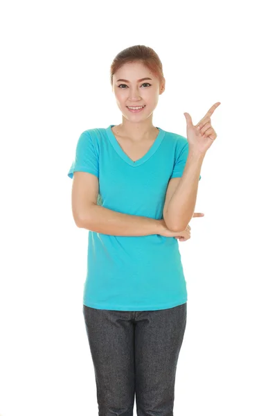 Mujer piensa en la idea con camiseta —  Fotos de Stock