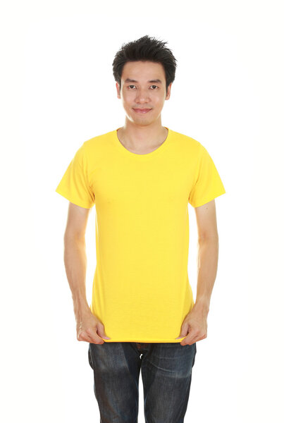 Человек в черной футболке
