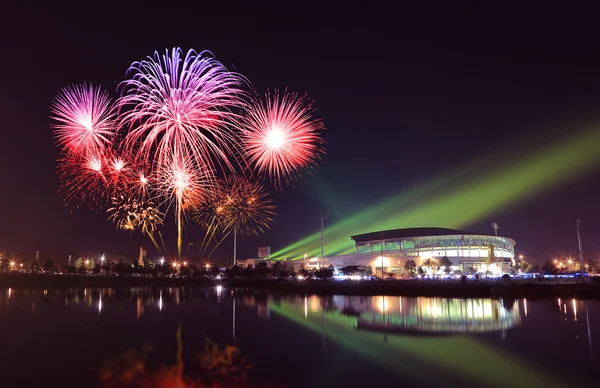 Schönes Feuerwerk über dem Stadion — Stockfoto