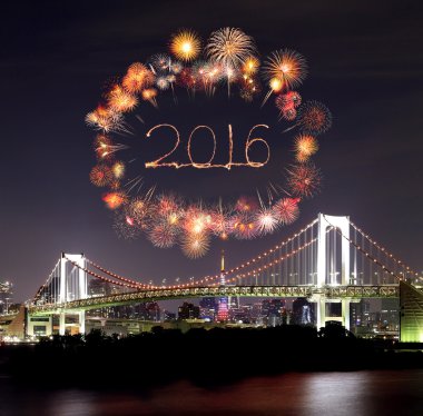 2016 Tokyo Gökkuşağı Köprüsü üzerinde yeni yıl havai fişek kutlama