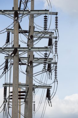 yüksek gerilim elektrik direği