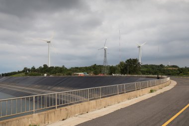 Lam Takong reservoir baraj elektrik üreten rüzgar türbini