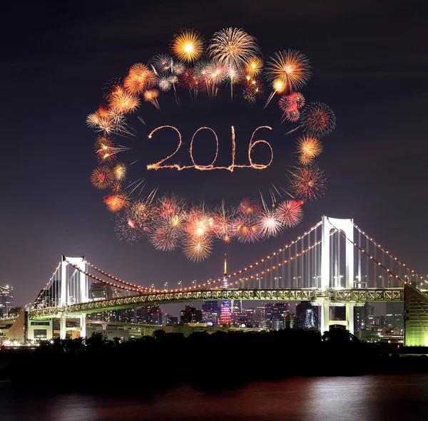 Silvesterfeuerwerk 2016 über Tokyo-Regenbogenbrücke — Stockfoto