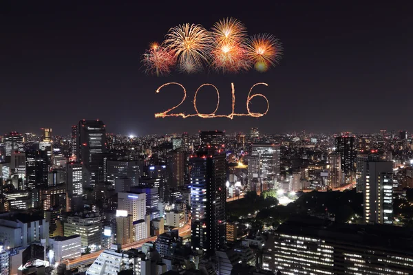 2016 nowy rok fajerwerkami obchodzi nad Tokio gród w prawie — Zdjęcie stockowe