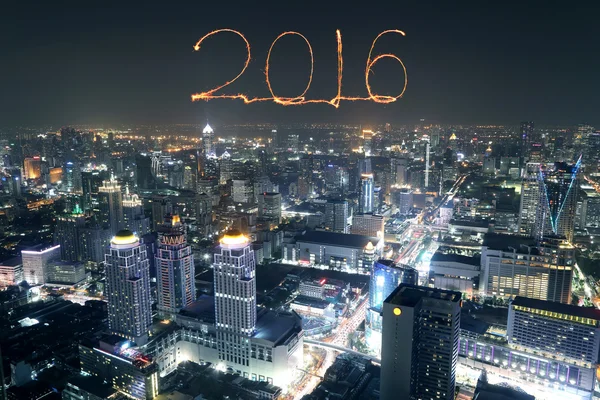 Silvesterfeuerwerk 2016 über Bangkoks Stadtbild — Stockfoto