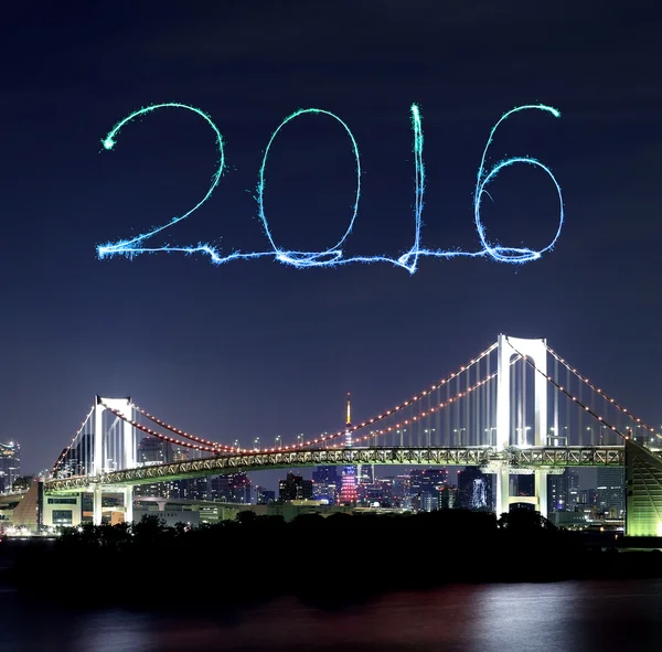 Silvesterfeuerwerk 2016 über Tokyo-Regenbogenbrücke — Stockfoto