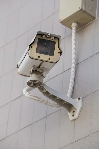 Câmera de CCTV com o fundo da parede — Fotografia de Stock