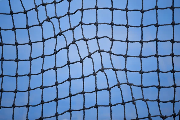Schwarzes Netz mit blauem — Stockfoto
