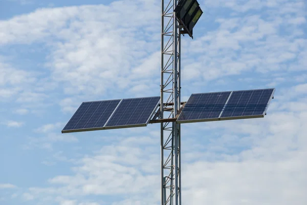 Solární panel na kandelábr — Stock fotografie
