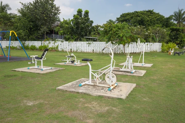 Εξοπλισμού άσκησης στο πάρκο — Φωτογραφία Αρχείου