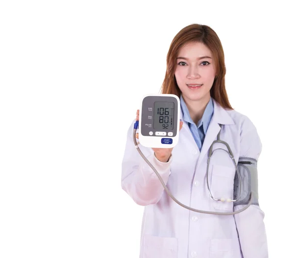 Ärztin mit Herzschlagmessgerät und Blutdruck — Stockfoto