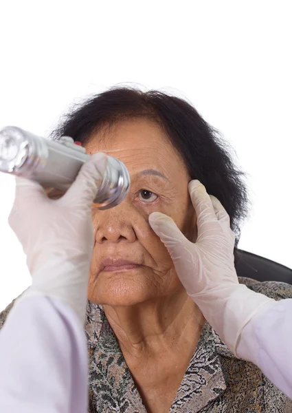 Neurologist testing reflexes of the eye of young woman — Stock Photo, Image