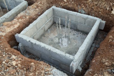 İnşaat site bina kutbunda delik hazırlamak