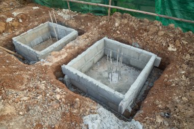 İnşaat site bina kutbunda delik hazırlamak